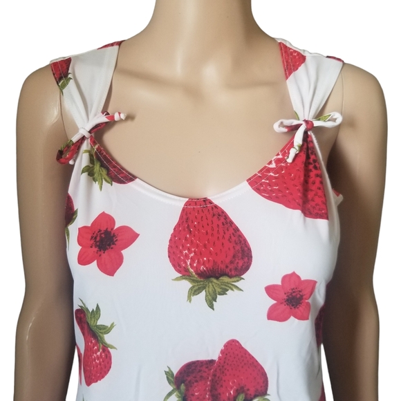 Vintage Garage Strawberry Print Sleeveless Top - Picture 3 of 9